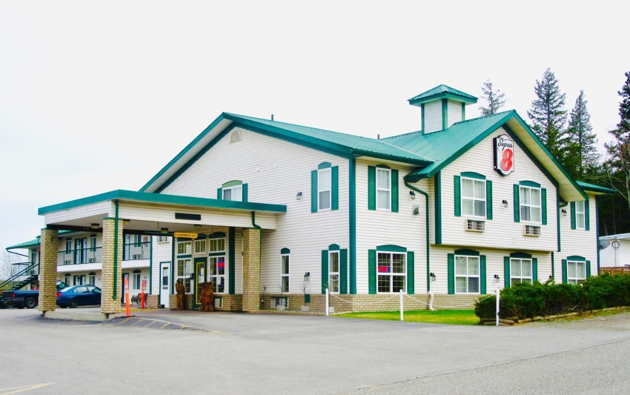 Super 8 By Wyndham 100 Mile House Hotel Eksteriør billede